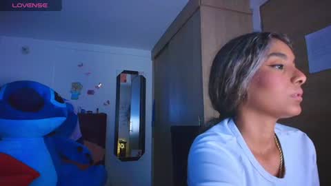 Snapshot of meganadriels96 chatting on 06-11-26, 02:53 M E G A N online show from 06-11-26, 02:53