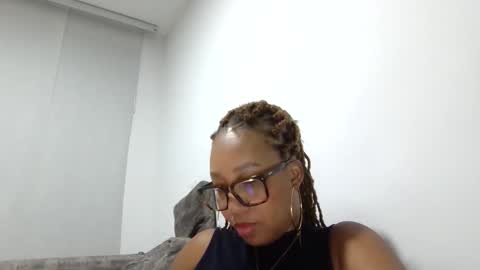 megan        online show from 04-01-26, 01:06