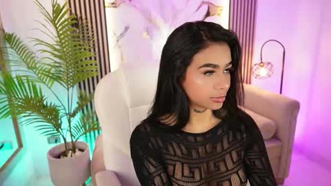 Snapshot of meganlowell chatting on 11-18-25, 10:25 Megan Lowell online show from 11-18-25, 10:25