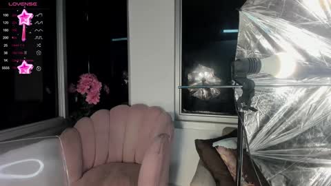 Snapshot of megann__sweet chatting on 12-20-24, 10:27 Mara online show from 12-20-24, 10:27