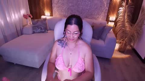 Snapshot of megann_williamss chatting on 10-27-25, 08:02 Megan online show from 10-27-25, 08:02