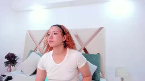 Snapshot of megannherrera chatting on 05-20-26, 07:09 Megan online show from 05-20-26, 07:09