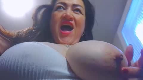 Snapshot of megatitsxx chatting on 10-01-25, 05:41 SHAROLD online show from 10-01-25, 05:41