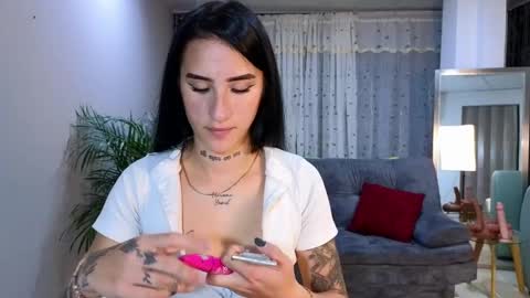 Snapshot of mei_naughtycat chatting on 02-10-25, 01:03 Mei online show from 02-10-25, 01:03