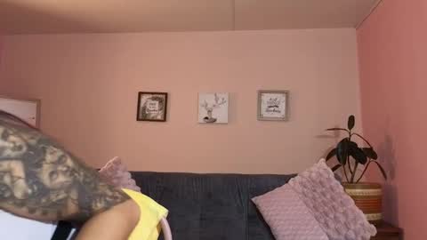 Snapshot of mei_naughtycat chatting on 10-04-25, 11:19 Mei online show from 10-04-25, 11:19