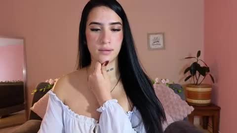 Snapshot of mei_naughtycat chatting on 10-11-25, 11:31 Mei online show from 10-11-25, 11:31