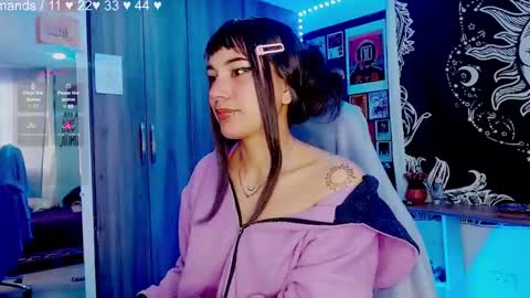 Snapshot of mel_dahlia chatting on 01-08-25, 01:41 Melissa - - Please help me to reach 100 thumbs up online show from 01-08-25, 01:41