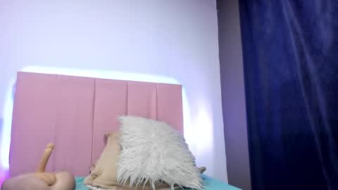 Snapshot of melani_xc chatting on 02-20-25, 03:41 MELANI - online show from 02-20-25, 03:41