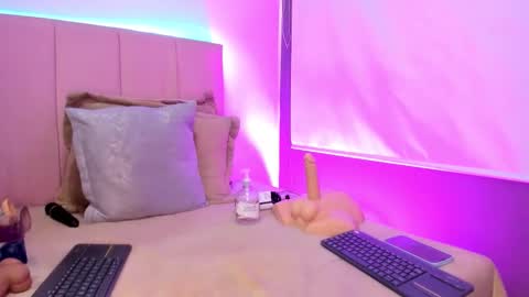 MELANI - online show from 02-11-26, 02:33