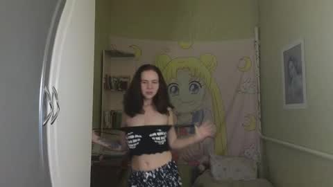 Snapshot of melania____ chatting on 10-27-25, 05:06 Mila online show from 10-27-25, 05:06