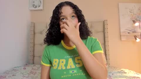 Snapshot of melania_xtreme chatting on 11-27-25, 02:35 melania_xtreme online show from 11-27-25, 02:35