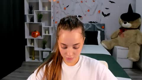 MelanieAlves online show from 10-17-25, 07:55