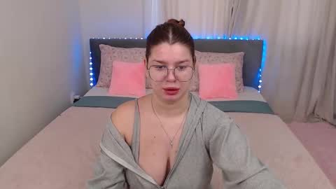 Melanie online show from 11-23-25, 05:07