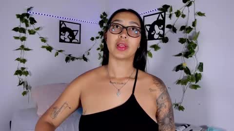 Snapshot of melanieecox chatting on 09-29-25, 10:47 Melanie online show from 09-29-25, 10:47