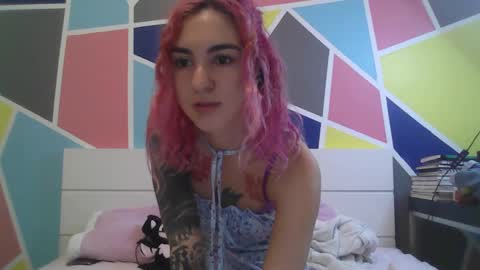 Snapshot of melaniefairy chatting on 01-02-25, 01:17 Melanie online show from 01-02-25, 01:17