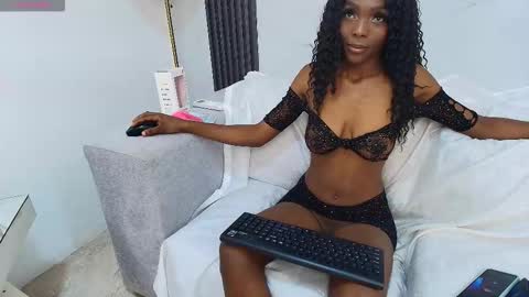 Snapshot of melaniepatton chatting on 10-25-25, 01:18 Melanie online show from 10-25-25, 01:18