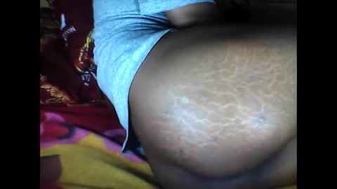 melanih online show from 12-23-25, 04:43