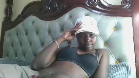 Snapshot of melaninblue chatting on 01-13-26, 01:16 melaninblue online show from 01-13-26, 01:16