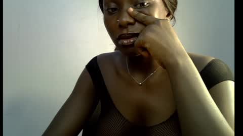 Snapshot of melanine_floral chatting on 02-08-25, 07:05 Praiz online show from 02-08-25, 07:05