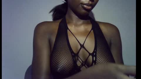 Snapshot of melanine_floral chatting on 02-11-25, 05:29 Praiz online show from 02-11-25, 05:29