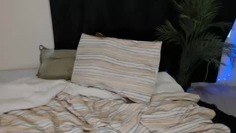 Snapshot of melaninmelanix chatting on 01-22-25, 05:28 melaninmelanix online show from 01-22-25, 05:28