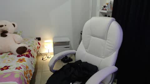 Melannie online show from 03-11-25, 02:54