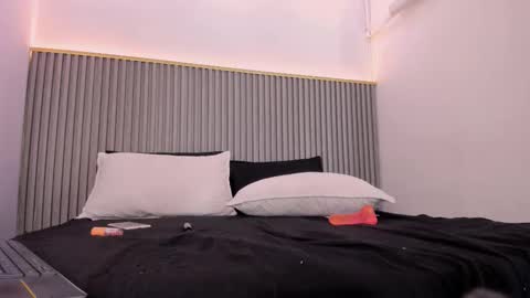 Snapshot of melany_hoffman chatting on 10-22-25, 11:48 melany_hoffman online show from 10-22-25, 11:48