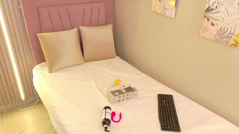 meli_peach online show from 04-23-26, 07:27