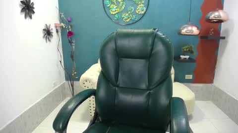 Snapshot of melika_sweet chatting on 01-06-25, 05:27 eli online show from 01-06-25, 05:27