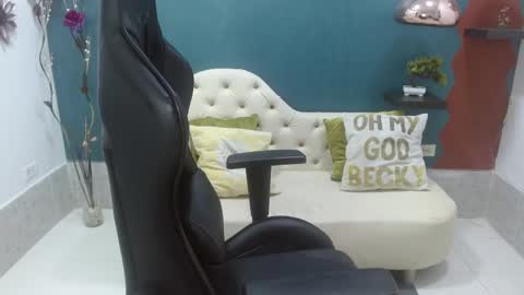 Snapshot of melika_sweet chatting on 02-10-25, 06:03 eli online show from 02-10-25, 06:03