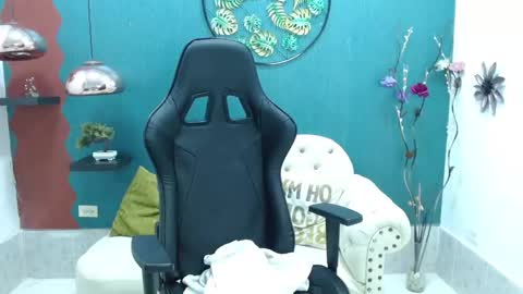 Snapshot of melika_sweet chatting on 02-28-25, 05:59 eli online show from 02-28-25, 05:59