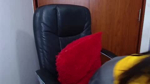Snapshot of melika_sweet chatting on 09-21-25, 04:19 eli online show from 09-21-25, 04:19
