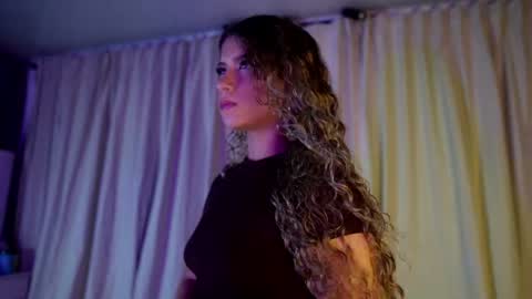 Snapshot of melina_smith1 chatting on 06-21-26, 10:01 MelinaSmith online show from 06-21-26, 10:01