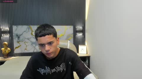 Snapshot of meliodas18_ chatting on 10-19-25, 03:18 Meliodas online show from 10-19-25, 03:18