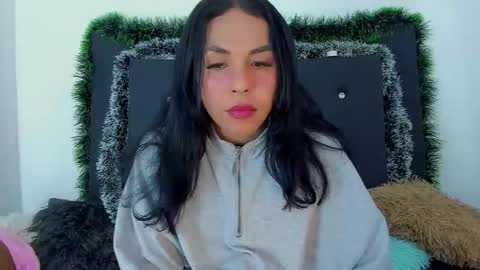 Snapshot of melisagalindo01 chatting on 12-20-25, 11:06 Melissa G online show from 12-20-25, 11:06