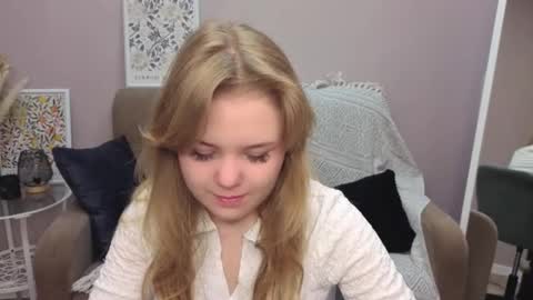 Sophia online show from 10-22-25, 04:35