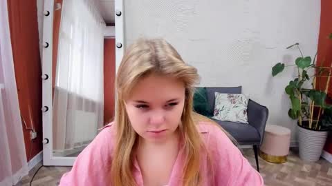 Sophia online show from 11-28-25, 06:27