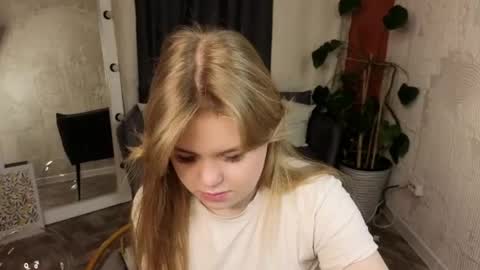 Sophia online show from 04-09-26, 06:19