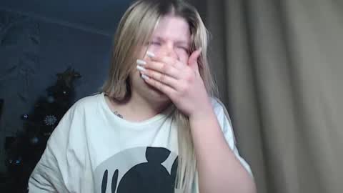 Snapshot of melissa__ray chatting on 12-12-24, 03:32 Melissa  Ray online show from 12-12-24, 03:32