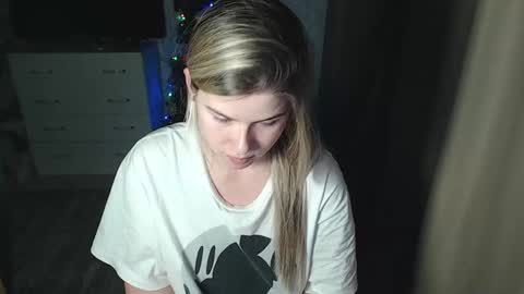 Snapshot of melissa__ray chatting on 12-18-24, 01:34 Melissa  Ray online show from 12-18-24, 01:34