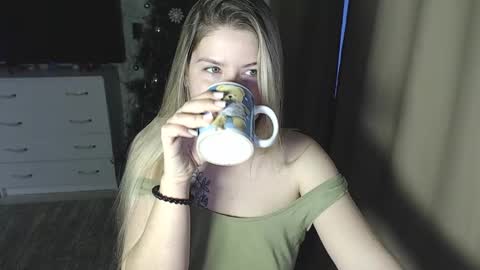 Snapshot of melissa__ray chatting on 12-23-24, 03:29 Melissa  Ray online show from 12-23-24, 03:29