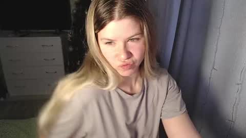 Snapshot of melissa__ray chatting on 01-16-25, 08:22 Melissa  Ray online show from 01-16-25, 08:22