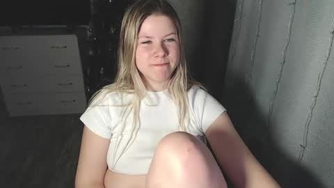 Snapshot of melissa__ray chatting on 01-21-25, 04:48 Melissa  Ray online show from 01-21-25, 04:48