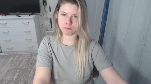 Snapshot of melissa__ray chatting on 02-04-25, 02:39 Melissa  Ray online show from 02-04-25, 02:39