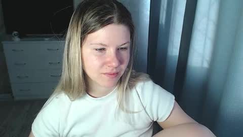 Snapshot of melissa__ray chatting on 02-10-25, 10:09 Melissa  Ray online show from 02-10-25, 10:09