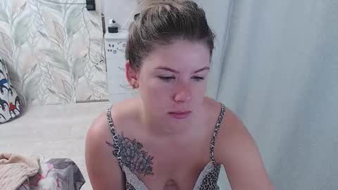 Snapshot of melissa__ray chatting on 09-17-25, 02:35 Melissa  Ray online show from 09-17-25, 02:35