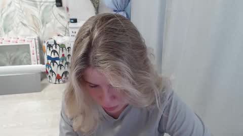 Snapshot of melissa__ray chatting on 10-03-25, 03:03 Melissa  Ray online show from 10-03-25, 03:03