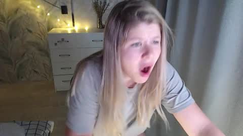 Snapshot of melissa__ray chatting on 10-06-25, 06:05 Melissa  Ray online show from 10-06-25, 06:05