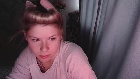 Snapshot of melissa__ray chatting on 10-25-25, 02:30 Melissa  Ray online show from 10-25-25, 02:30