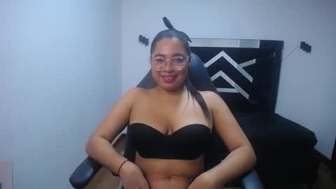 Melissa online show from 10-19-25, 01:12